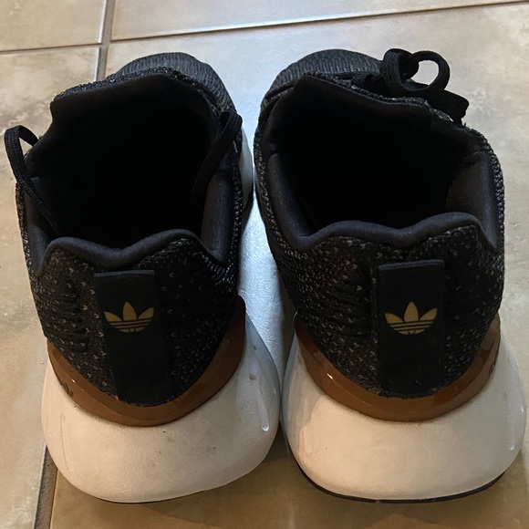 Women’s Adidas Sneakers - Picture 3 of 5